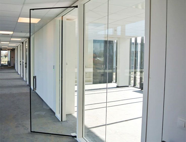 Противопожарная дверь со стеклом без рам для офиса